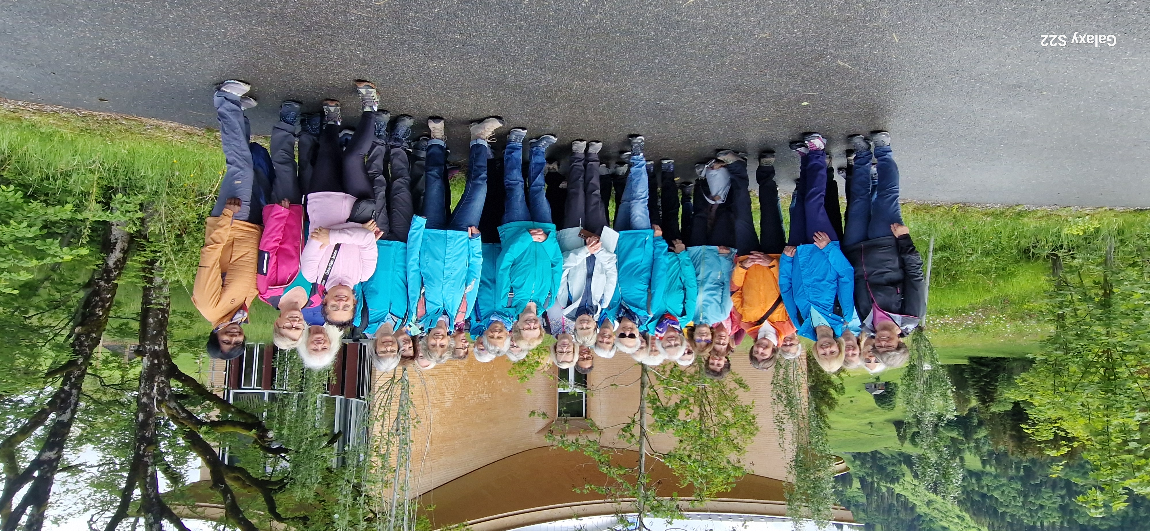 Die Nordic Walking Gruppe Wittenbach, für einmal ohne Stöcke, unterwegs im Toggenburg
